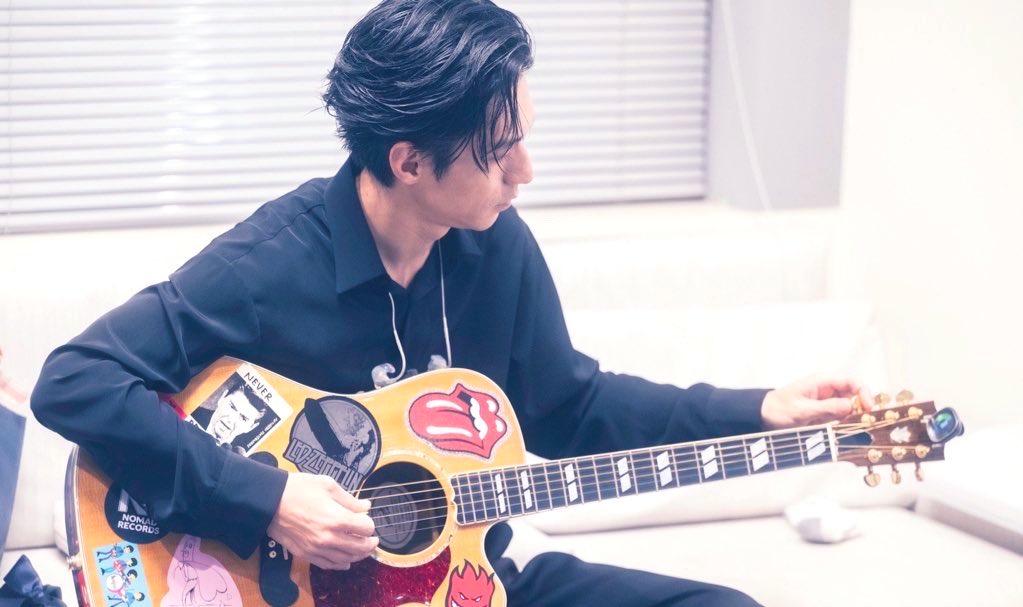 pippi___21's tweet photo. 赤西くんのライブに配線おじじのギター登場したの？！これだった？！！ https://t.co/uUGhaio7yy