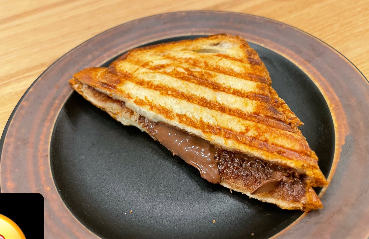 kemonerfarron's tweet photo. おやつ作ったよー🍫ホットサンドメーカーでチョコサンド！うまうまだった！😍 https://t.co/wMohDeDtcD
