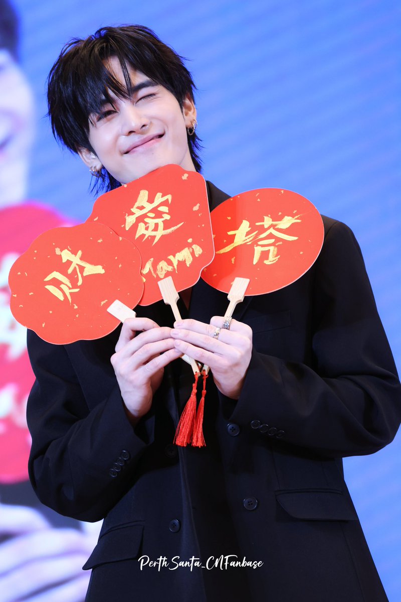 PS_ChinaFC's tweet photo. Here come the live photos from the PerthSanta Shanghai fansign! We're so happy to see you all in China!

@perthppe @Ppsanta 

PERTHSANTA FRESH BREATH

#DENTISTEXPERTHSANTA

#PerthSanta #เพิร์ธแซนต้า
#PerthTanapon #Santapp https://t.co/LuIVbT5ICh
