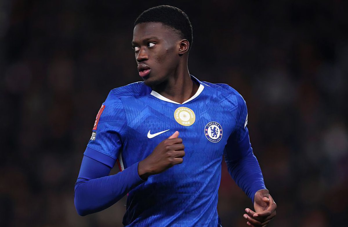 TheBlueDodger's tweet photo. 🚨 Mamadou Sarr is a player appreciated by Como and considered for a loan. Not sure at this stage if Chelsea would open doors to that. Plenty of interest from other clubs, but it's in Chelsea's hands.

Chelsea does trust in him for the future.

(@FabrizioRomano) #CFC https://t.co/e70GSMhZQt