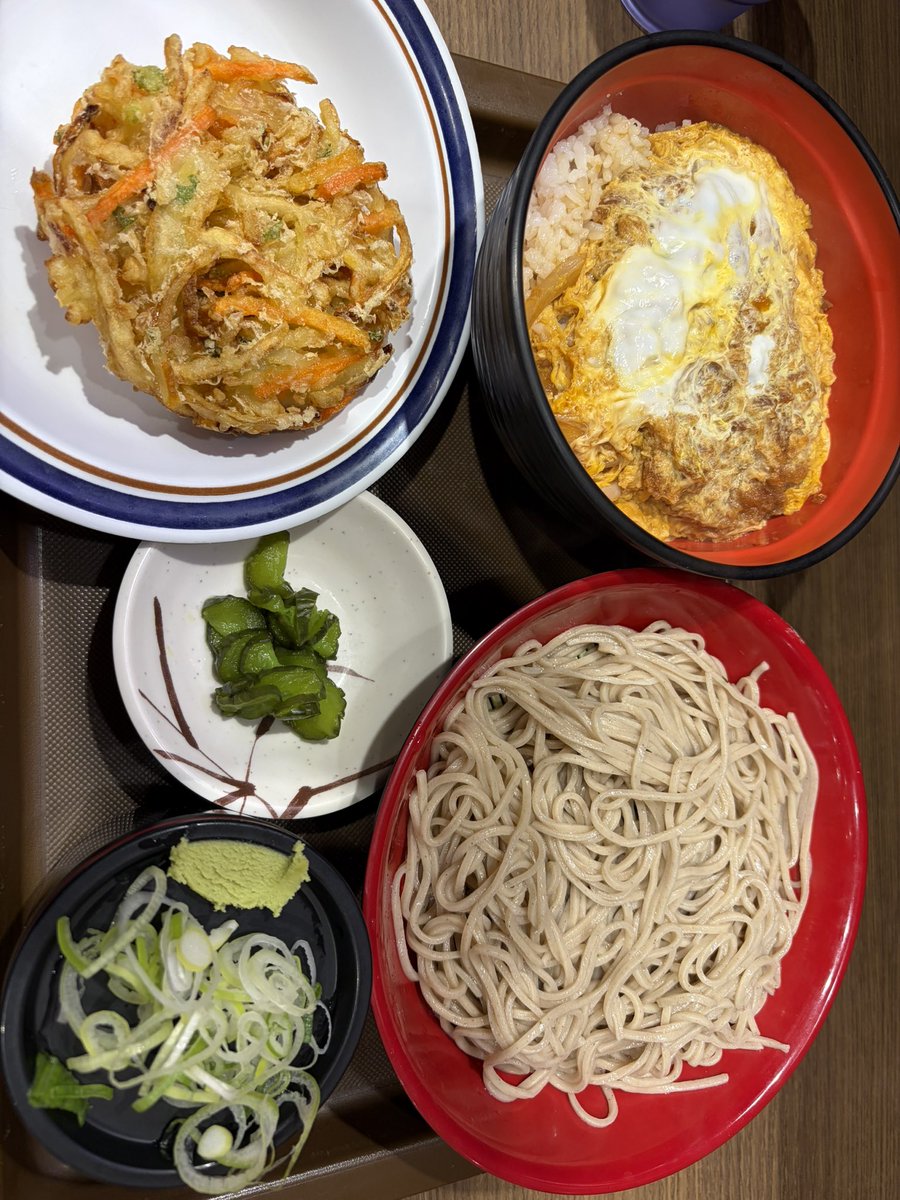 setsuka21_K's tweet photo. 富士そば行ってきたー
焼鳥丼も気になったが、大盛りで我慢 https://t.co/1ycgKmg00g