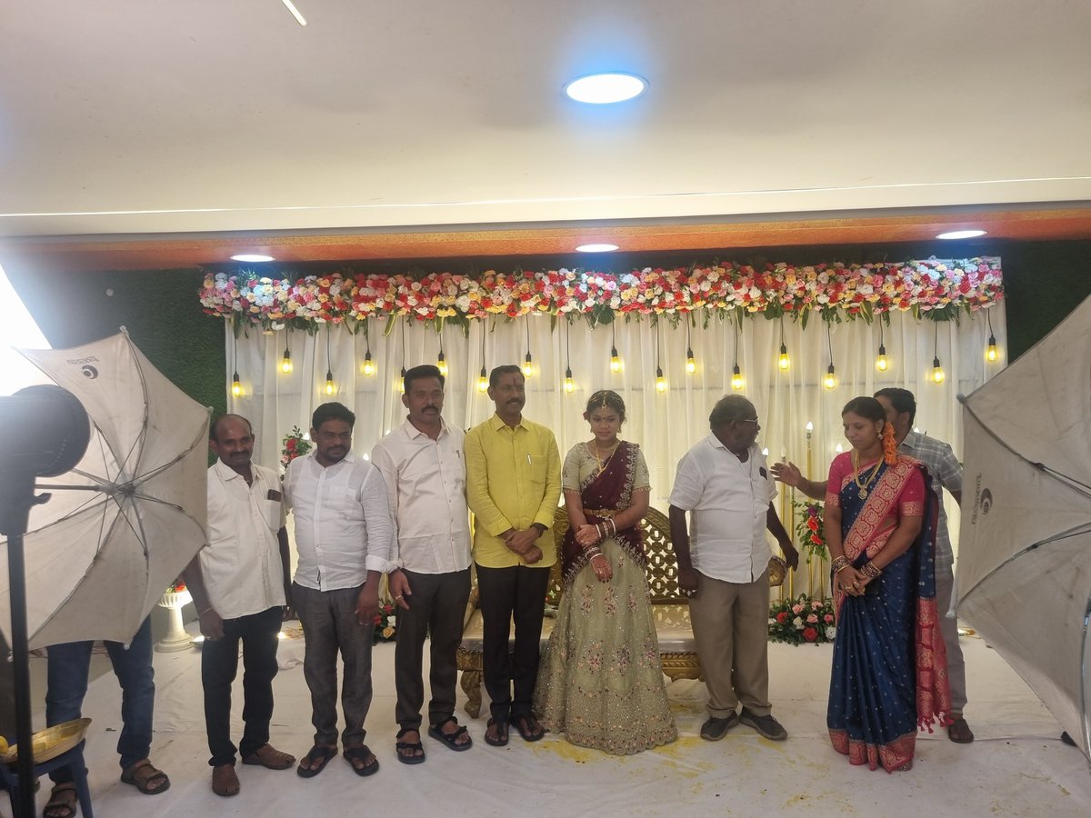 Pallasrinivas4u's tweet photo. నేడు గాజువాక నియోజకవర్గం లోని పలు వేడుకల్లో పాల్గొని సందడి చేసిన ఆంధ్రప్రదేశ్ రాష్ట్ర టిడిపి అధ్యక్షులు, గాజువాక శాసనసభ్యులు శ్రీ పల్లా శ్రీనివాసరావు గారు.

#PallaSrinivasaRao #TDPStatePresident #MLAGajuwaka 
 #Gajuwaka #Tdp https://t.co/XFsPoeuDbe