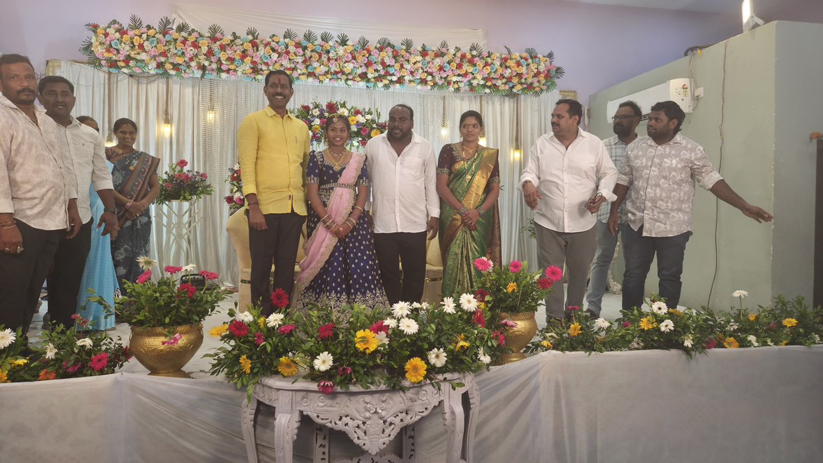 Pallasrinivas4u's tweet photo. నేడు గాజువాక నియోజకవర్గం లోని పలు వేడుకల్లో పాల్గొని సందడి చేసిన ఆంధ్రప్రదేశ్ రాష్ట్ర టిడిపి అధ్యక్షులు, గాజువాక శాసనసభ్యులు శ్రీ పల్లా శ్రీనివాసరావు గారు.

#PallaSrinivasaRao #TDPStatePresident #MLAGajuwaka 
 #Gajuwaka #Tdp https://t.co/XFsPoeuDbe
