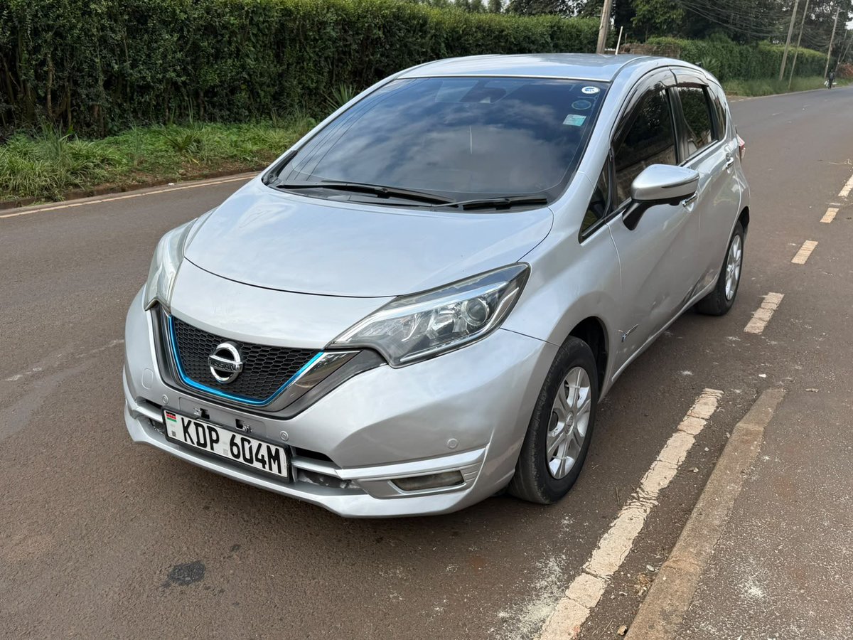 Quancho8's tweet photo. 🟣 *NISSAN NOTE  ePOWER* 

...........details............

♻️Nissan note E-POWER

👉🏽Year 2017
👉🏽1200cc petrol engine( fully electric)
👉🏽Original paint 
👉🏽Lane departure Assist
👉🏽Anti-collision sensors 
👉🏽Reverse camera

 💰 995,000/-* 
☎️0745097573 https://t.co/ykLo1ENzGF