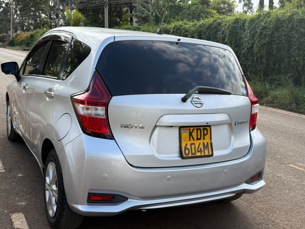 Quancho8's tweet photo. 🟣 *NISSAN NOTE  ePOWER* 

...........details............

♻️Nissan note E-POWER

👉🏽Year 2017
👉🏽1200cc petrol engine( fully electric)
👉🏽Original paint 
👉🏽Lane departure Assist
👉🏽Anti-collision sensors 
👉🏽Reverse camera

 💰 995,000/-* 
☎️0745097573 https://t.co/ykLo1ENzGF