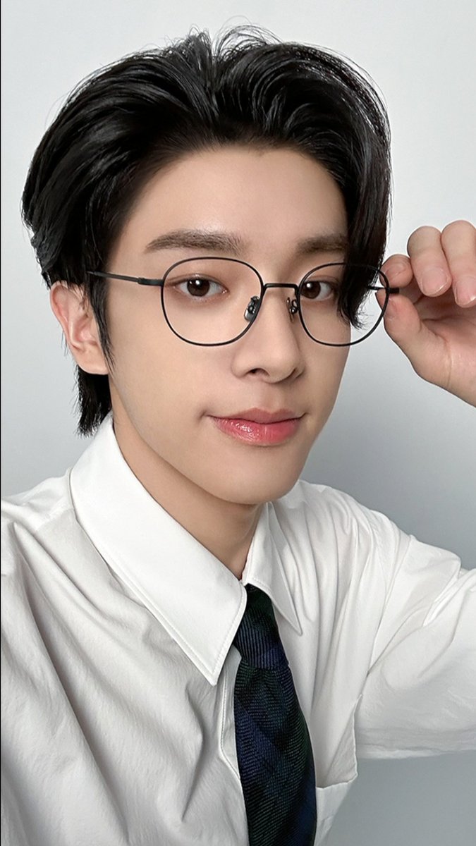 dearmypuppies's tweet photo. 엔하이픈 월드 화장품 연구원 테마
#제이크 #JAKE UR 고화질 👓✨️ https://t.co/Kw8lP0GS2h