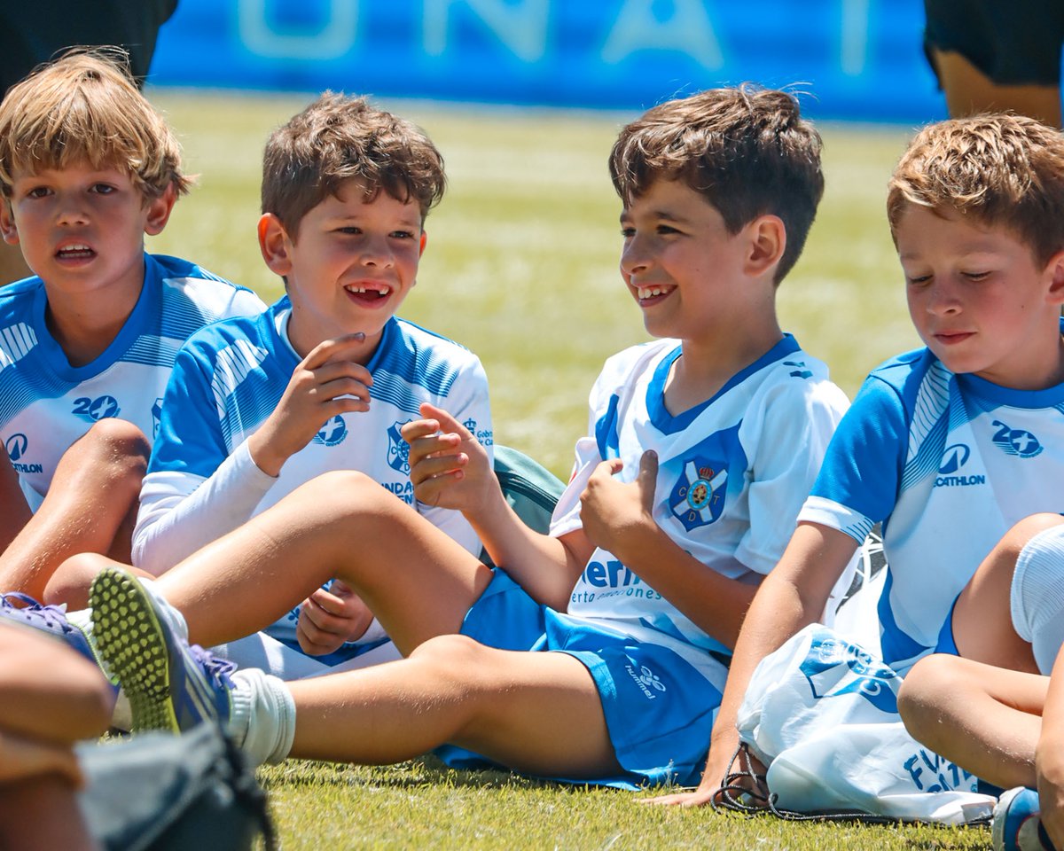 CDTFundacion's tweet photo. 👦🏼⚽️🧒🏻 Finaliza la primera semana en la Ciudad Deportiva del XX #CampusSuma ⚪️🔵.

💻 https://t.co/QGeZlQ8xxf

#FundaciónCDT @CDTOficial @CdtCantera #TanNuestro https://t.co/RexPIcoXNe