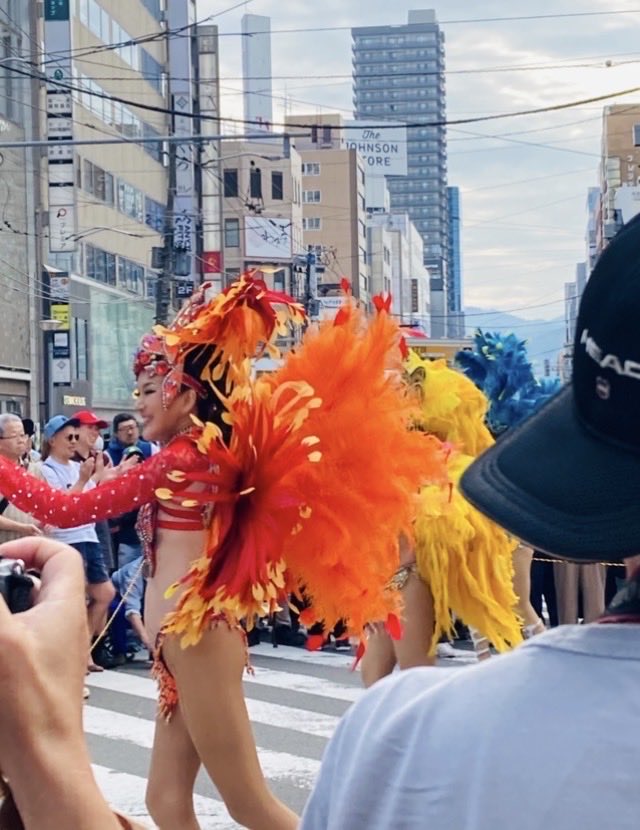 Today_sapporo's tweet photo. 7月5日（日）
四番街祭り　久しぶり見に行きました
昔ながらの大道芸や4丁目のプロレスが懐かしい感じ
風の強い中サンバのお姉さんは輝いていました https://t.co/k3iI1tRPU4