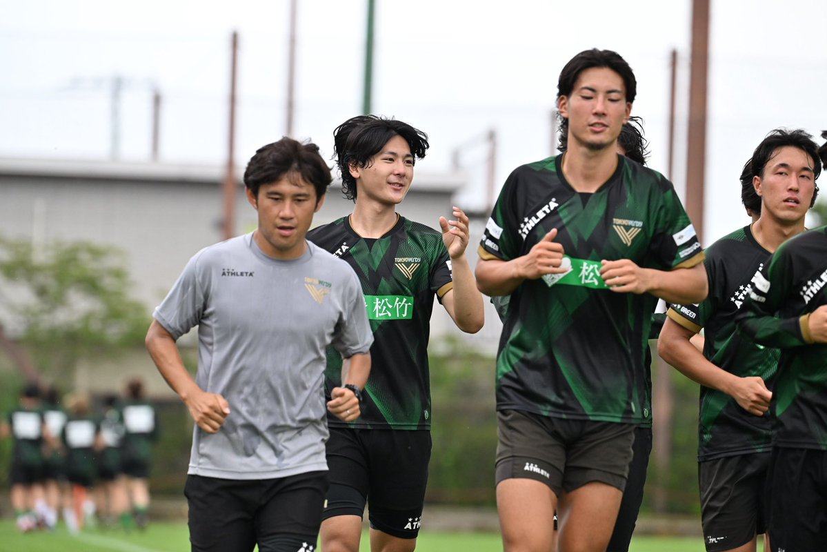TokyoVerdySTAFF's tweet photo. Welcome &amp; Welcome Back 💚

新加入 #溝口修平 #神田奏真 #キムヒョンウ 3選手とチームへ復帰した #食野壮磨 選手✨

ようこそ、東京ヴェルディへ🙌

#verdy #東京ヴェルディ #東京V #Ｊリーグ https://t.co/P2rXdmyDaw