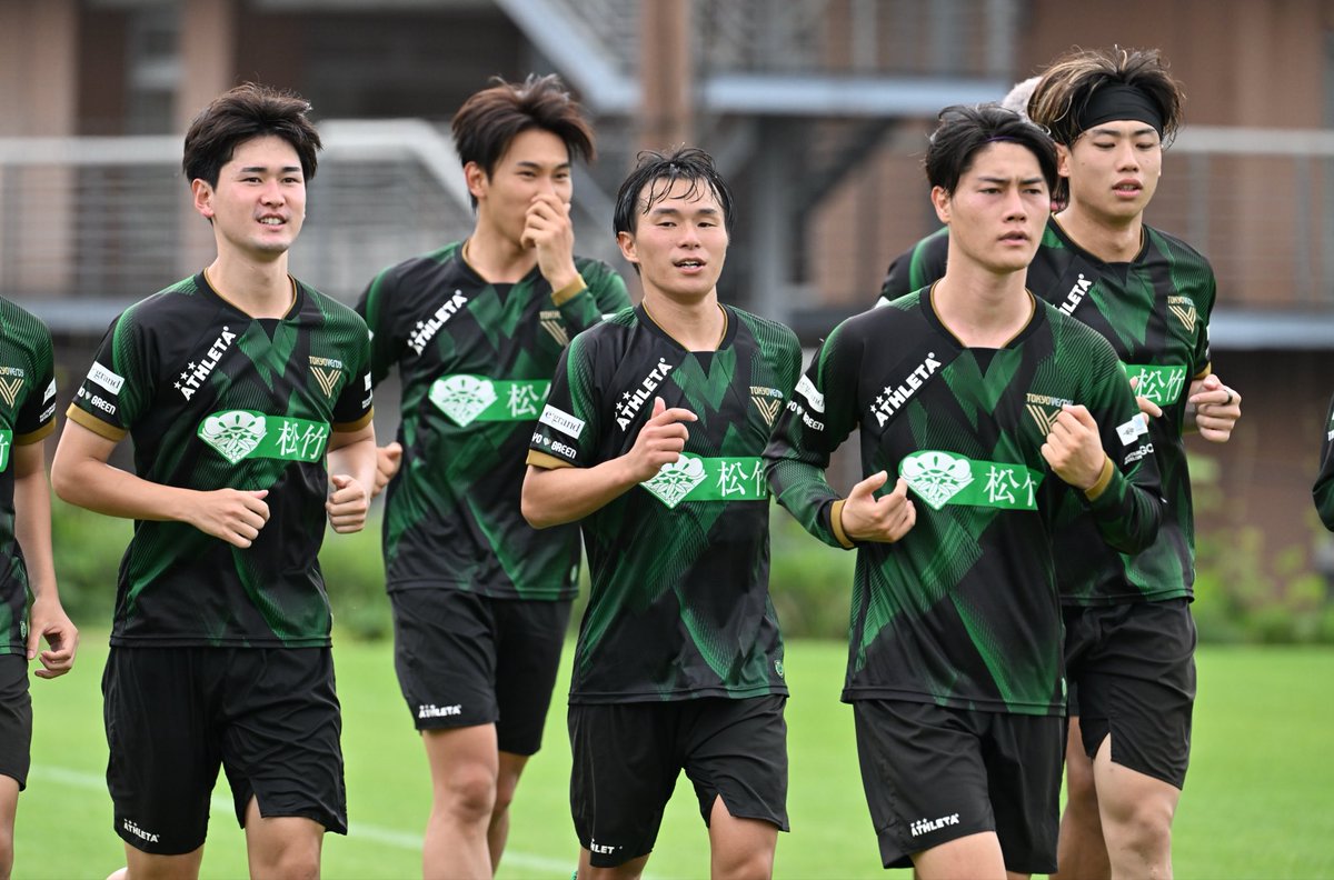 TokyoVerdySTAFF's tweet photo. Welcome &amp; Welcome Back 💚

新加入 #溝口修平 #神田奏真 #キムヒョンウ 3選手とチームへ復帰した #食野壮磨 選手✨

ようこそ、東京ヴェルディへ🙌

#verdy #東京ヴェルディ #東京V #Ｊリーグ https://t.co/P2rXdmyDaw