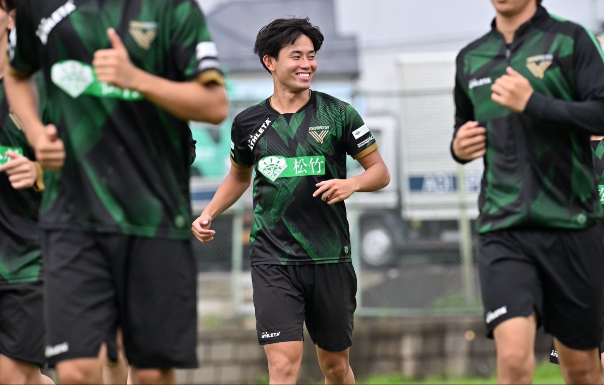 TokyoVerdySTAFF's tweet photo. Welcome &amp; Welcome Back 💚

新加入 #溝口修平 #神田奏真 #キムヒョンウ 3選手とチームへ復帰した #食野壮磨 選手✨

ようこそ、東京ヴェルディへ🙌

#verdy #東京ヴェルディ #東京V #Ｊリーグ https://t.co/P2rXdmyDaw