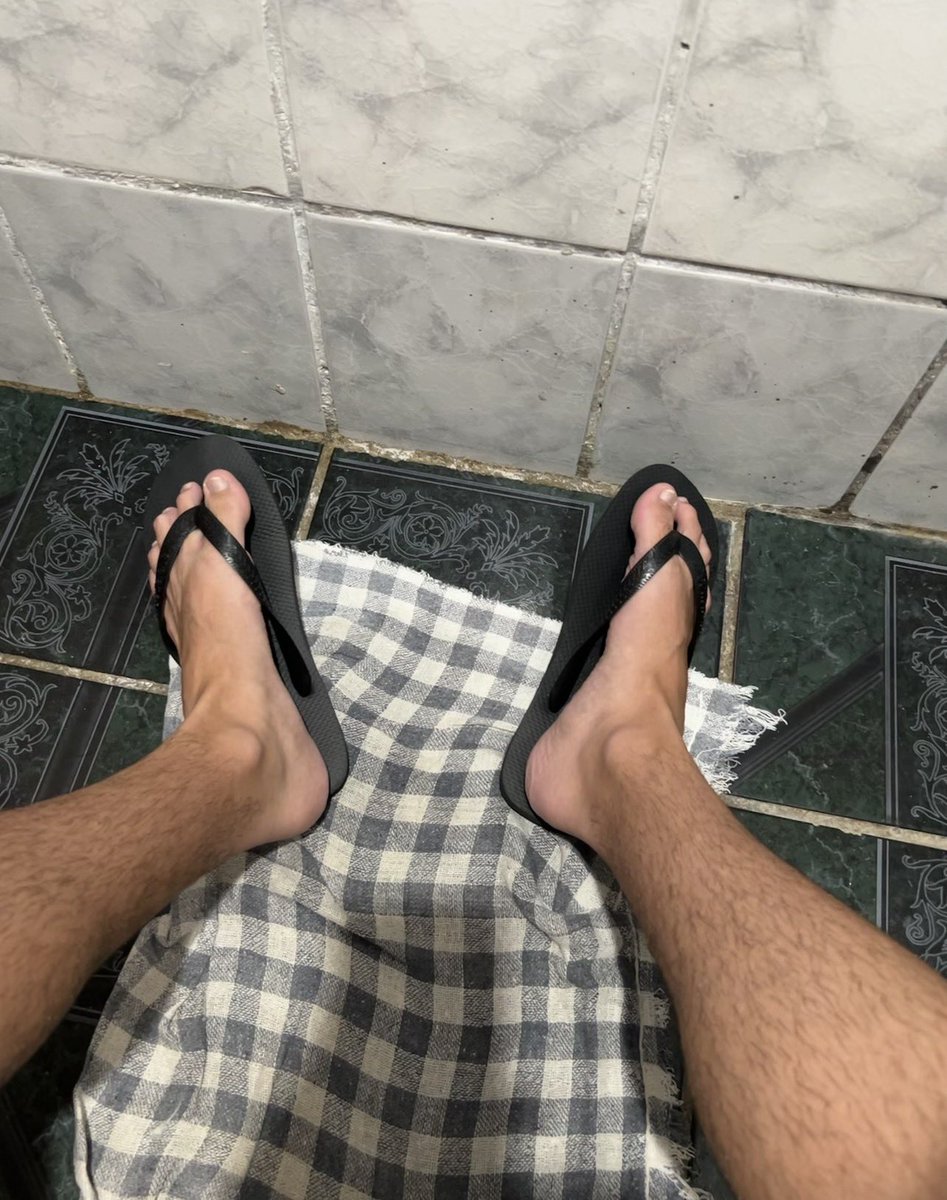 bflcnnn's tweet photo. Tu vai lamber essa porra, deixar bem molhadinho e depois vai vir esfregando seu pau na sola até gozar seu otario.

#PINTOSAWARDS #MaleFeet #BoyFeet #BROTHERAGEM #gooner #feetfetısh #feetworship #maleworship #PINTOAWARDSㅤㅤ https://t.co/PqD3r2670I