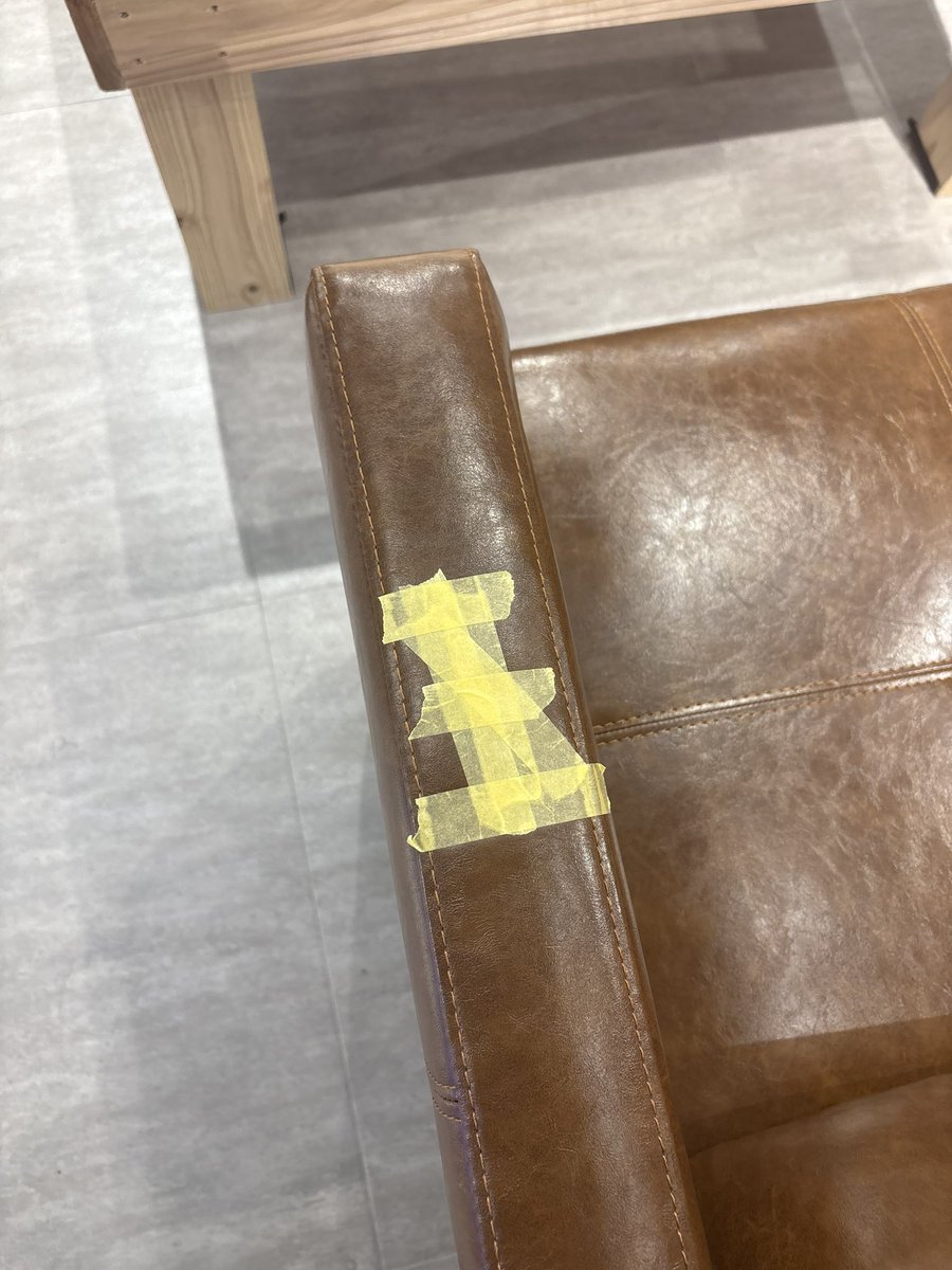 murakamiAnimeCG's tweet photo. 映像研展行っ��きましたー！
こんなに細部まで楽しい展覧会は初めてでした！
あらゆる制作工程の資料から「作品がいかに作られるか」を感じられたのはもちろん、個人的には、トタンのサビの塗りの表現に、CGを触ってる者として「こう描くのかー！」と興奮してました
#大映像研展 https://t.co/rGx8i0pOVd