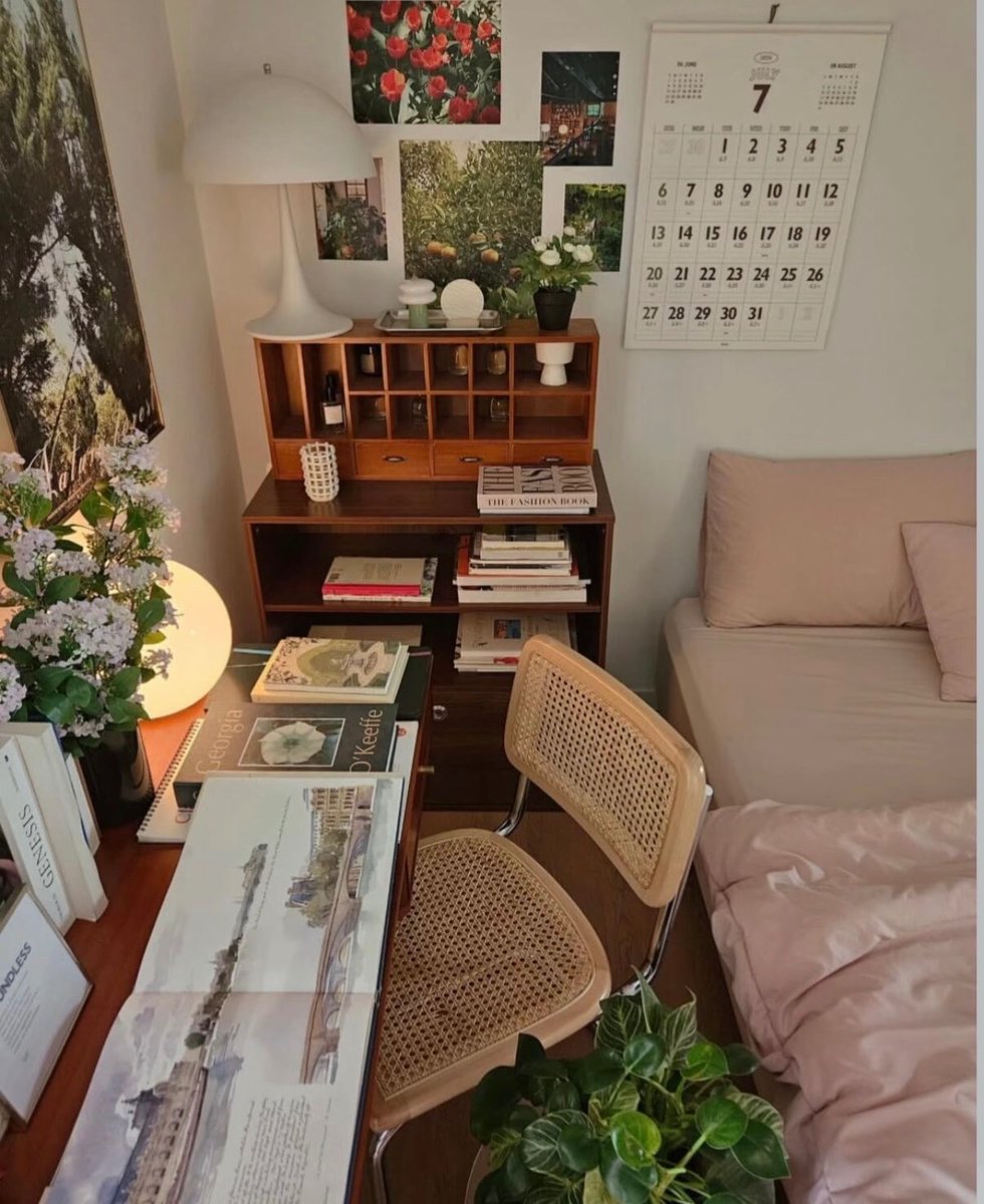 sekarwangikuu's tweet photo. If you work hard every day, make your room the place you look forward to coming home to. https://t.co/VCxump4gK9