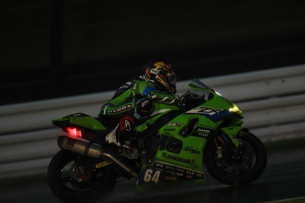 Kawasaki_JPN's tweet photo. #鈴鹿8耐

チェッカーが振られ、8時間の戦いが幕を閉じました。
最後まで諦めることなく走り続けたライダーとチーム
そして、現地や画面越しに応援してくださった皆様に心より感謝申し上げます。
熱いご声援をありがとうございました！

#Kawasaki8H #カワサキ https://t.co/WkHZUnQjuw