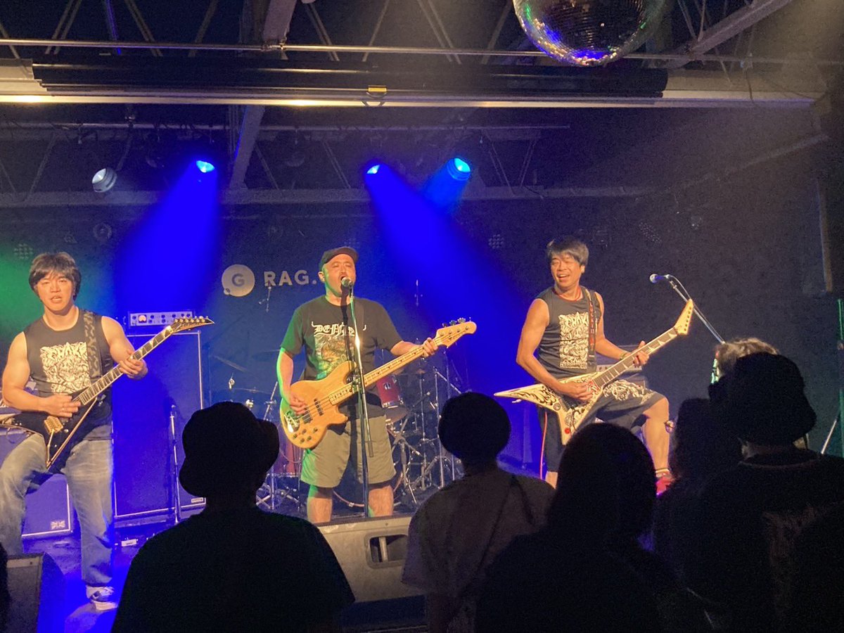 CHOKE_JAPAN's tweet photo. 昨日の佐賀RAG-Gでのライブの画像です。6曲演りました！

1.GO
2.LOST
----MC----
3.NOTHING
4.IMPERFECT
----MC----
5.HIDE YOUR FACE
6.HEAVINESS FREAK

次のライブは未定でございます！！！
また会う日まで！ https://t.co/wbd0X6p49t