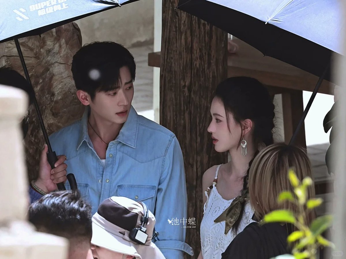 czhouye's tweet photo. A Zhuo gege and Yunye jiejie in children's welfare home
#TheLeadingStars • #ChengLei #ShenYujie https://t.co/BBVe4gvkzw
