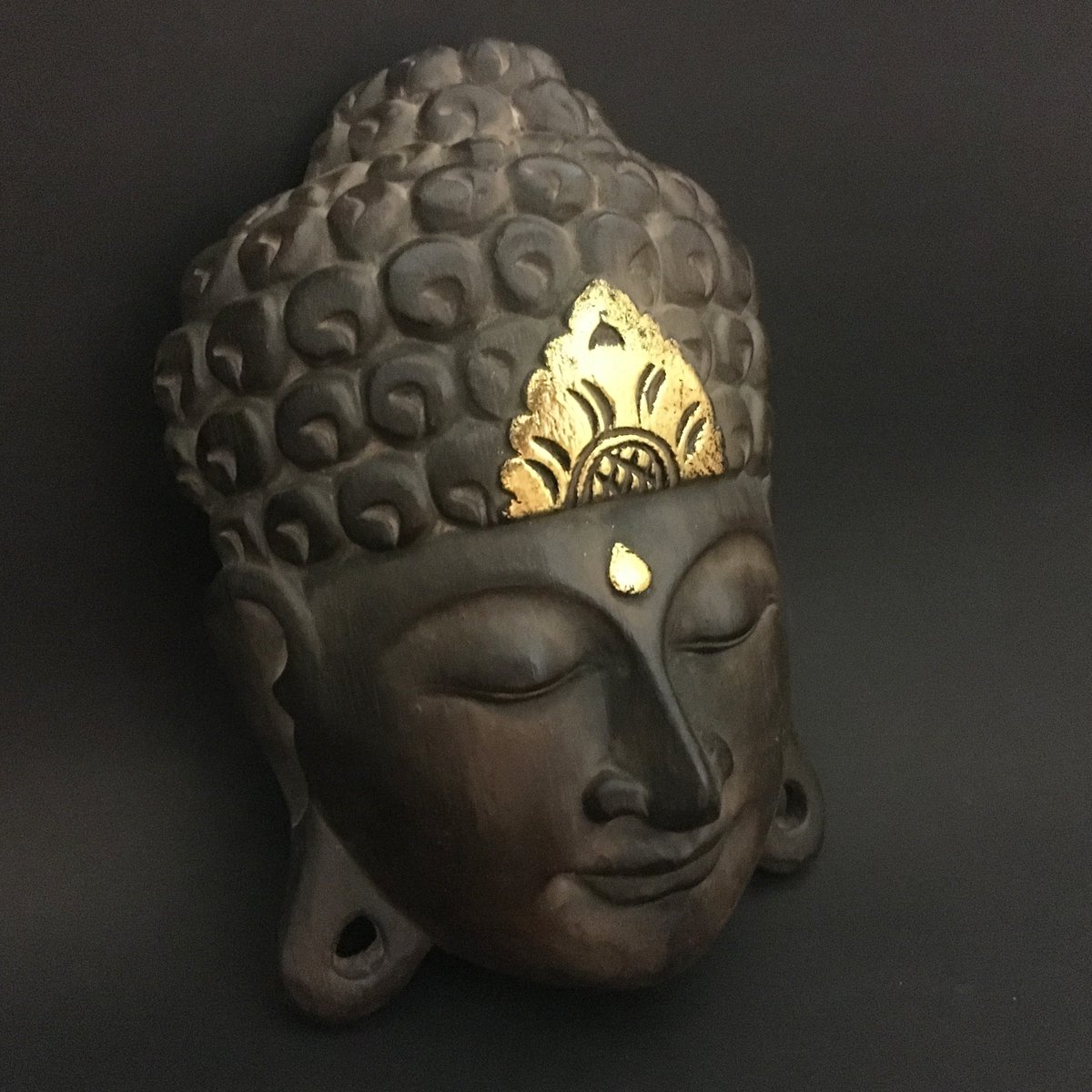 collectible2489's tweet photo. Elevate your space with this hand-carved Buddha Head Wall Mask from Bali 🧘♂️🌿 Perfect for meditation or adding a touch of Zen to any room. Brown wood finish, easy care, and ready to mount. #BuddhaDecor #ZenVibes #HandCarved #BalineseArt #Meditation https://t.co/0Zv3tDdmzU https://t.co/7dimaUbmAy