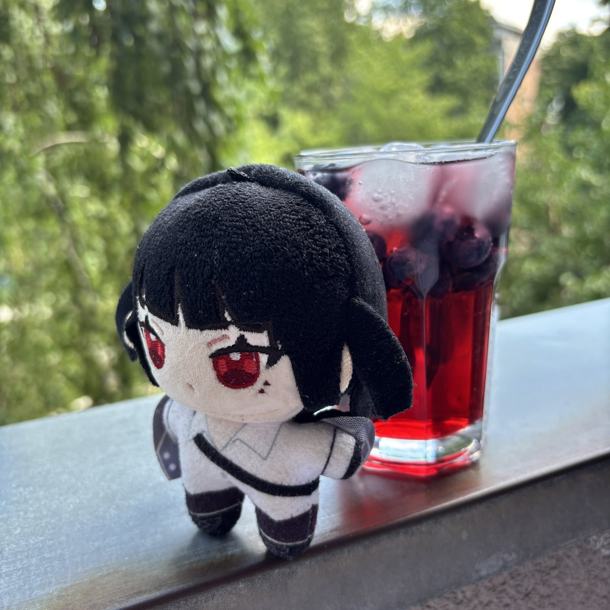 meower88's tweet photo. drink and eat blueberry. i ❤️ u shu. https://t.co/g20yzx0FGF