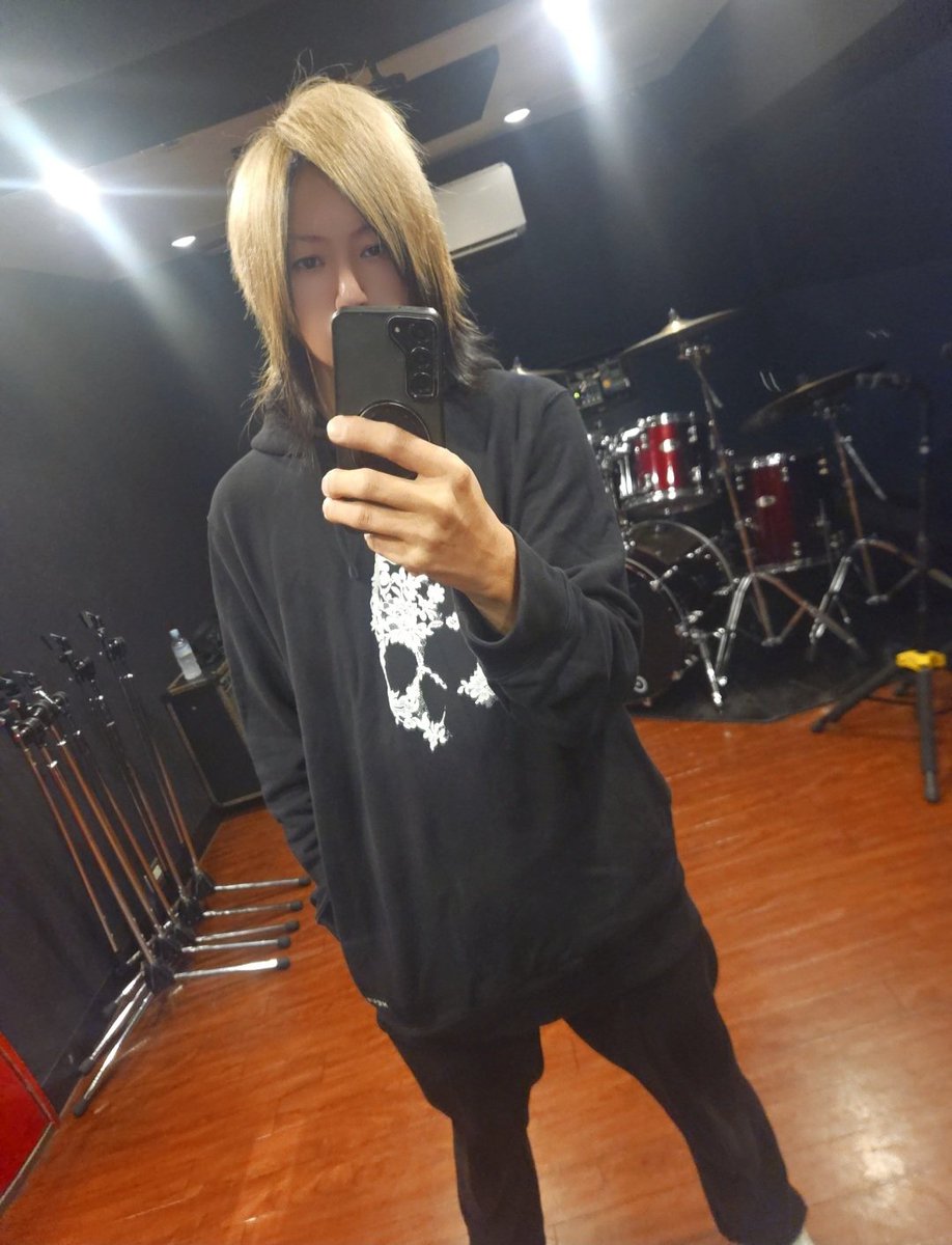 s_rasetsu_sai's tweet photo. 今月の10日は砦-SAI- THE LAST SESSION初めての全体練習✨️

カラオケとは比にならないぐらい生演奏の中で歌うのは難しいけれど凄く楽しみ😊

僕達にとっても青春

個々のファンの皆様にとっても青春

そんな《青春》をお互いに感じられるLIVEを8月2日は楽しみましょう😉 https://t.co/dQ5mxljiWR