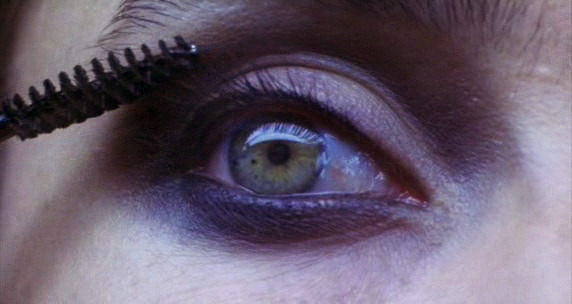 TheCinesthetic's tweet photo. Requiem for a Dream (2000) dir. Darren Aronofsky https://t.co/6cw65yQW8R