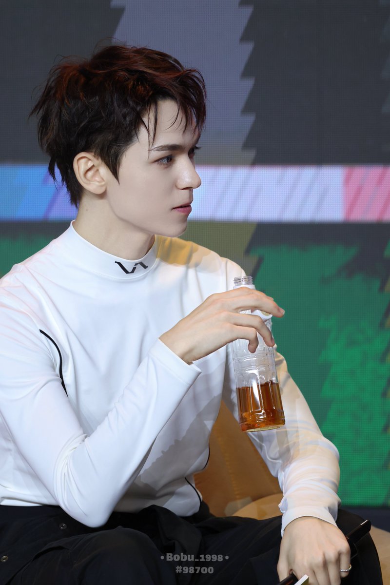 Bobu_1998's tweet photo. 260705
V8 SPECIAL FAN PARTY

#버논 #최한솔 #VERNON
#세븐틴 #SEVENTEEN https://t.co/gVkfGNUT2I