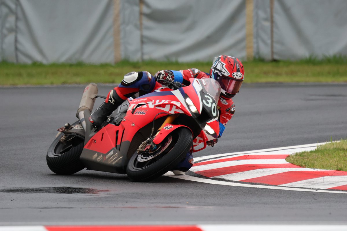 suzuka_event's tweet photo. 2026 FIM世界耐久選手権 "コカ·コーラ" 鈴鹿8時間耐久ロードレース 第47回大会  決勝レース 優勝は［30］Team HRC でした！！
5連覇おめでとうございます🏆
 #鈴鹿8耐 #FIMEWC #Suzuka8Hours https://t.co/BBzu0syxiw