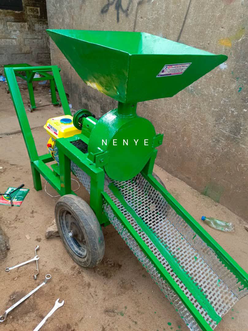 Tope_Orus's tweet photo. This machine can make you 100,000 naira every month. 

You see this movable palm cracking machine? 

You will begin a business from it and your finance will never be the same 

Palm Cracker with dust remover.

No, it is only a cracker.

It doesn't separate shell.

Very accurate it cracks everything very neatly. 
You need to experience this machine. 

There is so much thing about this machine the eye cannot see only our top notch engineers can do this work.