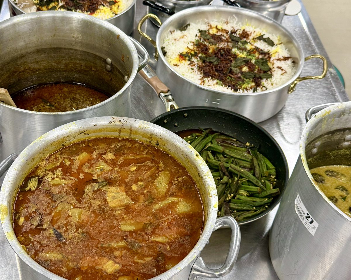 gyaku's tweet photo. 南インド屋さんのハイデラバード料理教室に行ってきました。
これまで参加した回はどれもおいしくてためになったけど、今回は食材や下処理（ひき肉を洗う…！？）など初めてのこともあってとくに興味深かったです(•ө•)

個人的にキーマがいちばんおいしかった。これがひき肉を洗った効果…！🐐 https://t.co/iTcbyI352P