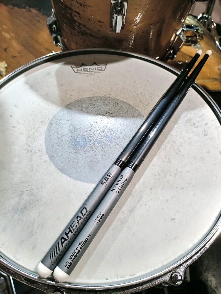 kazuma0709's tweet photo. AHEADにした当初(最近)は使い慣れた木製との違いによる違和感や無闇にパワーが出過ぎたらどうしようとか心配していましたが杞憂でした。
むしろコントロールしやすいです。
あと、グリップが滑りやすいからテープを巻くといいという話も聞きましたが、私はそのままで全く問題なし。
イイネ!
#AHEAD https://t.co/YWZkIdQr0D