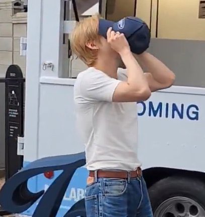 loopszzn's tweet photo. look at my shy little blonde kitty 🥹 https://t.co/Kzyw7dSwCF