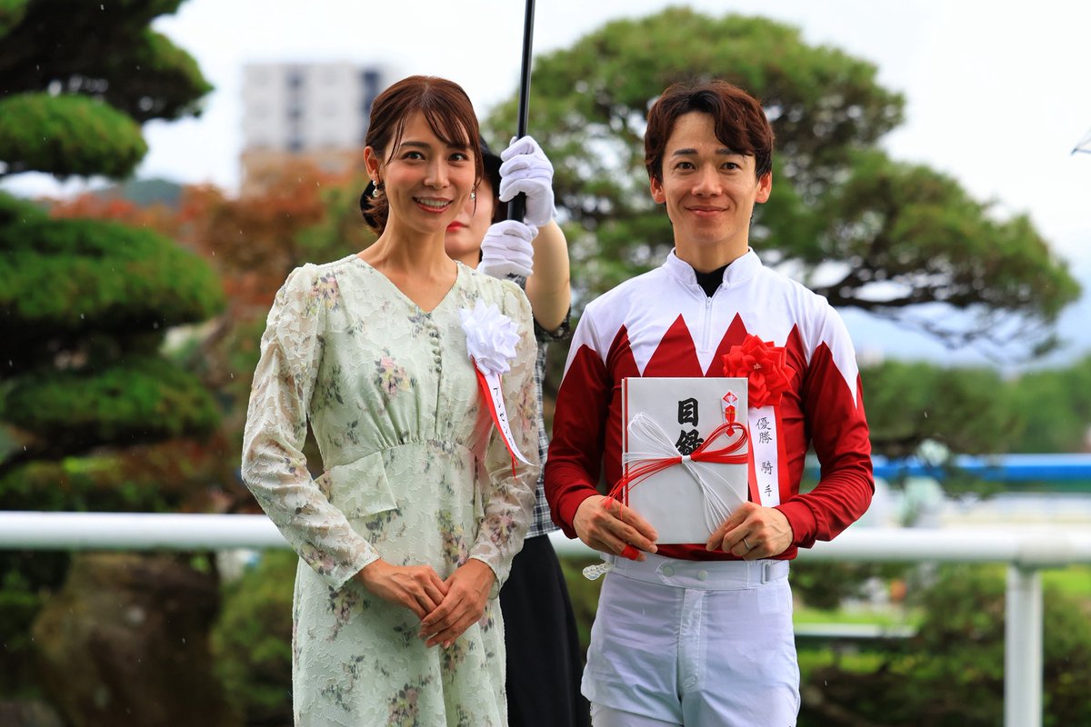 wootinfo's tweet photo. 今週唯一の重賞・北九州記念はこうへい騎手騎乗のフリッ��ージャブが重賞初制覇🏆おめでとうございます㊗️

#松山弘平 
#risyからwootウートに名称変更進行中 
#小倉競馬場 
#相武紗季さん 
#この目で拝見したかった過去イチ悲しい https://t.co/B2kTaXdghb