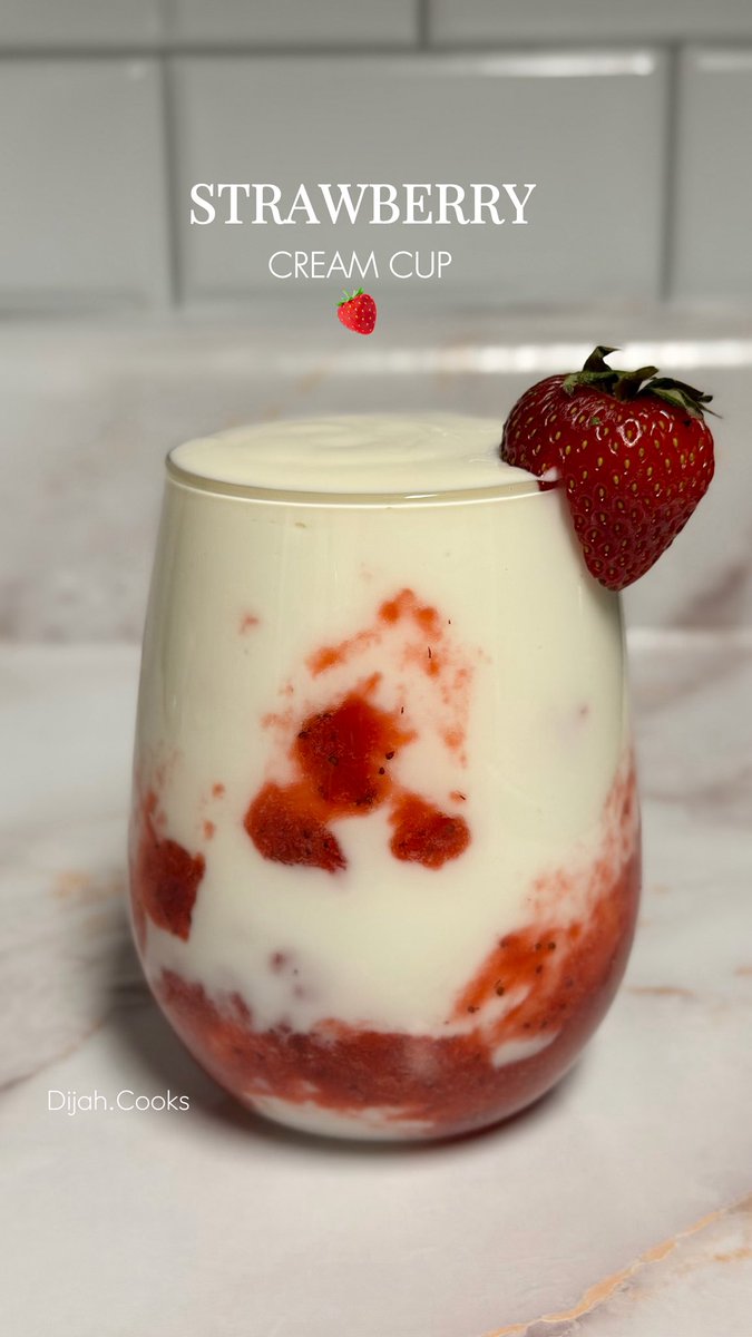 ___Khadijah___'s tweet photo. Strawberry Cream Cup 🍓 https://t.co/OqLVGpQ7dH