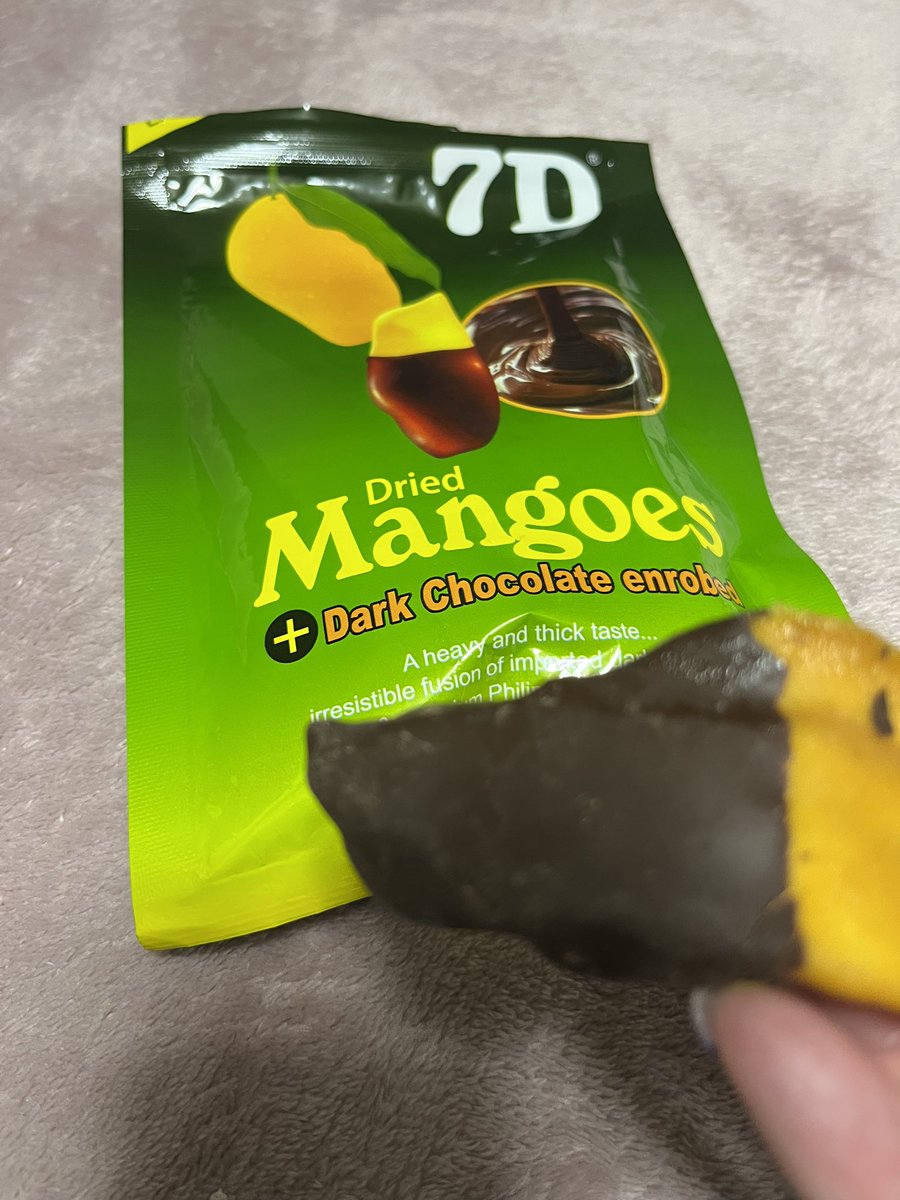 qs_yako's tweet photo. シンガポールから帰ってきてる弟にもらった。
思った通り美味しい

マンゴーとチョコの組み合わせ https://t.co/lZIiZ8cRhK
