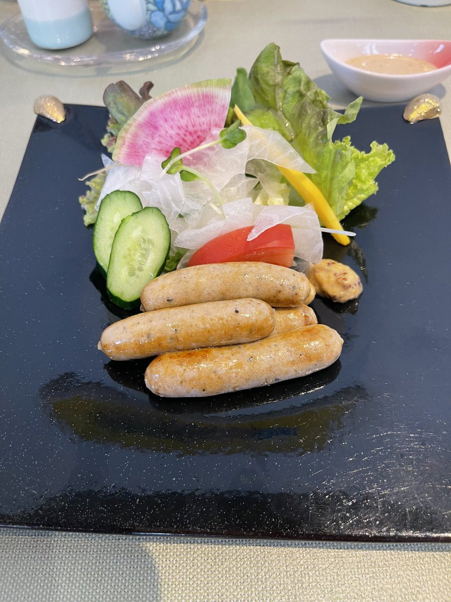 caznom's tweet photo. おだわらランチ狙いが
時間間に合わず
しんぶんカフェ俵屋に久々行ってみる
サバのウィンナー気になったので頼んでみた
安定の蕎麦ランチと
土用近いからか鰻丼のランチ https://t.co/DCR7eHXWPq