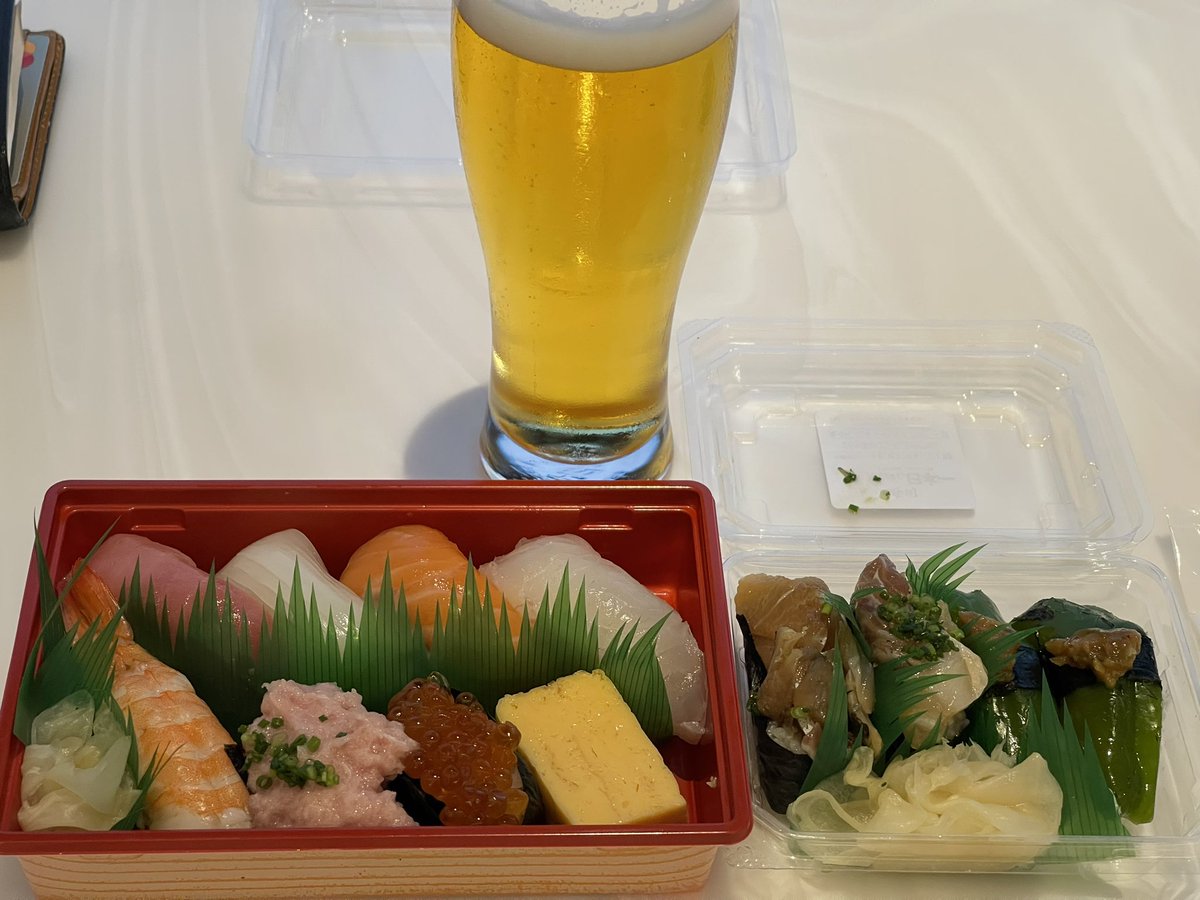 nbht's tweet photo. 夜飲み。飛行機遅延したので、つまみを追加してしまった💸 https://t.co/nv2YANMJBk