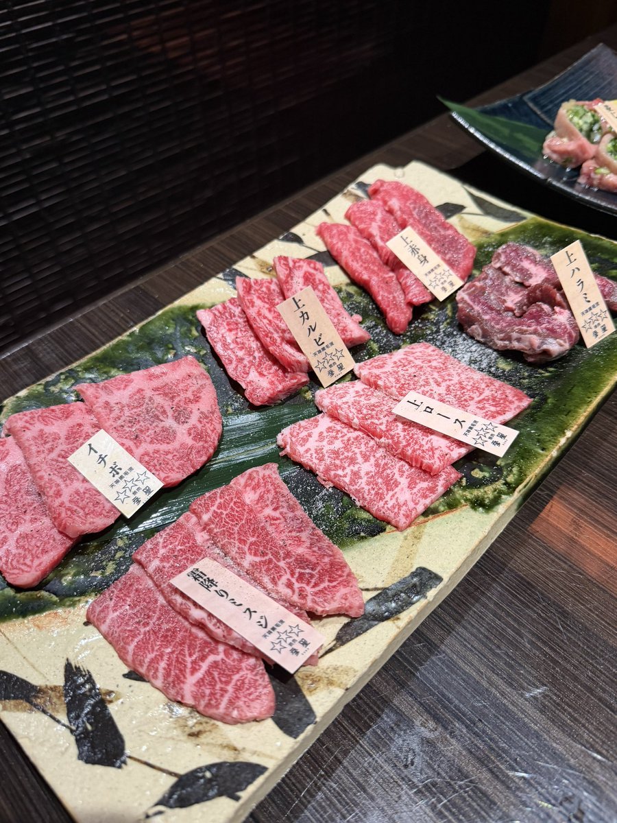 lx_sff's tweet photo. Day2 焼肉😸 https://t.co/Mt9jgUu04J