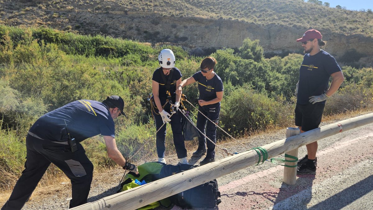 geaalicante's tweet photo. Ayer Limpieza Explanada Pantano Elche  281 kilos de basura extraídos de la zona por catorce voluntarios. Enhorabuena.                                                                 #ProyectoLibera #Basuraleza #GEAAlicante #seobirdlife #ecoembes https://t.co/aZ9U4O8983