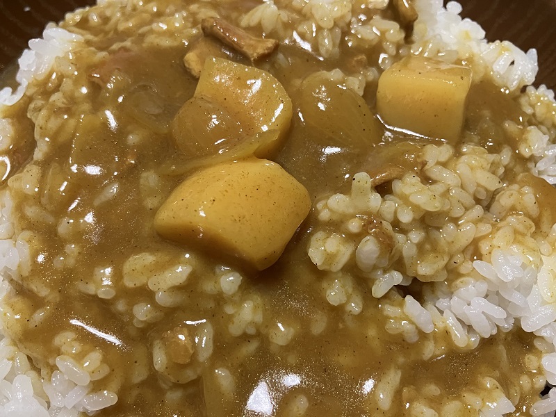 CurryGentleman7's tweet photo. ■本日のレトルトカレー２９９食目
（S&amp;B）常連のイチオシ 中華屋のカレーライス 中辛

総合評価(５段階)：★★★3.5 鶏がらスープの優しく香り高い懐かしいカレー

詳細はコチラ↓
https://t.co/mPRdYSxGTC

#レトルトカレー #カレー https://t.co/4H4FCAmniX