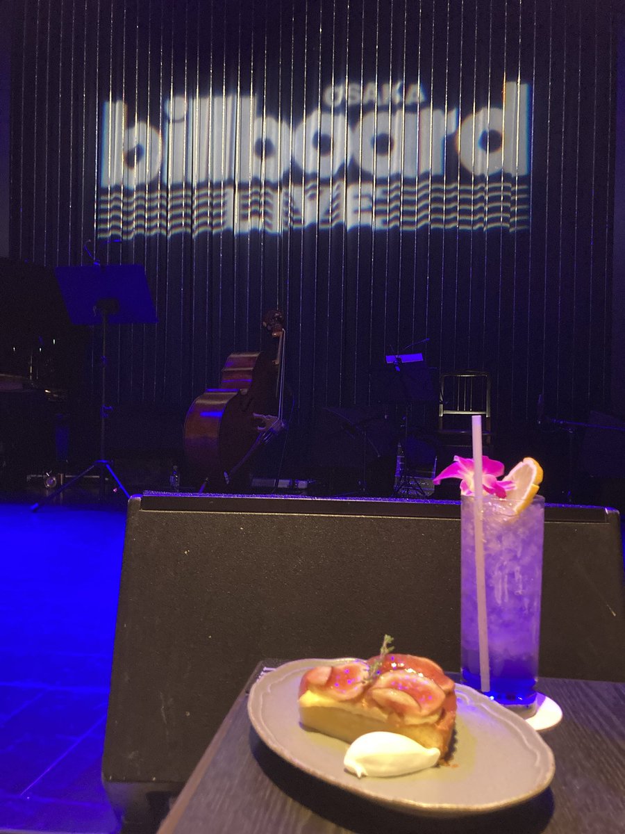 ariAChikaT's tweet photo. 「La vida con el Tango～タンゴのある人生～vol.3」大阪
お芝居とショーの二本立て！？タンゴライブ
一流のオルケスタの皆様と拘りの歌とダンス。楽しい！可愛い！
水さん監修の麗しいドリンクも店員さん推しの無花果のタルト美味
横浜は7/18！ぜひ！
#水夏希
#ビルボードライブ
#タンゴも美と健康 https://t.co/T11iQbxP1L