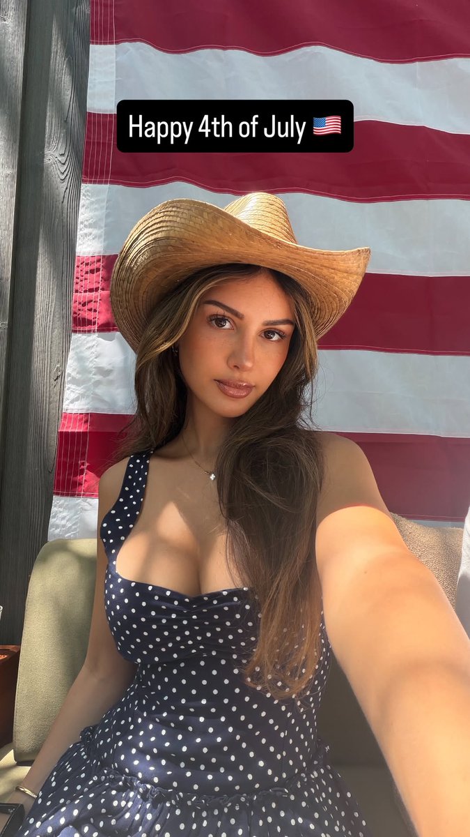 XmrLovers's tweet photo. sssniperwolf on 4th of July 🇺🇲

👁️‍🗨️ sssniperwolf https://t.co/hT8OsiT6VZ