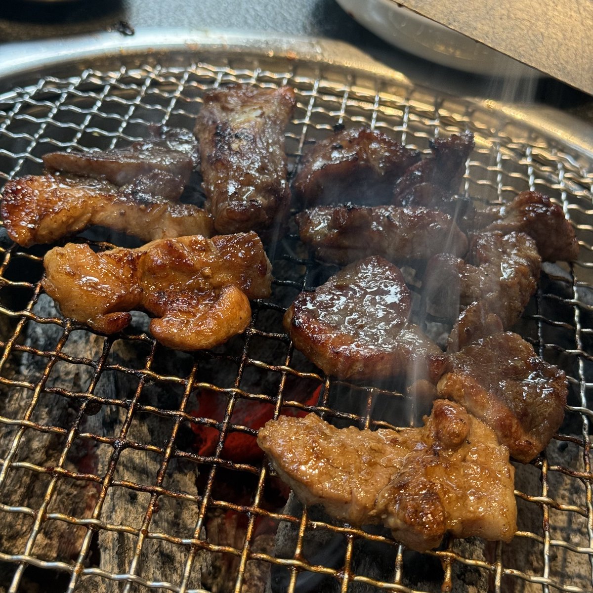 ing_oo_1's tweet photo. 본가 왔다가 항상 살쪄서 가는 이유… https://t.co/YNOfBgDpbx