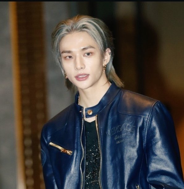evgmonn's tweet photo. imagine being so insecure that you have to edit another idol's photos to make your fave look better 😭 this fandom has been photoshopping hj to look “ugly” for days💀 honestly just pathetic https://t.co/sepbpiqw0C