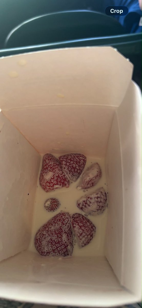 nonregemesse's tweet photo. British decline can be measured by something as simple as strawberries and cream presentation at an expensive sporting event https://t.co/PeTTEdpxUT