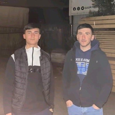 ihsanyalcinTR's tweet photo. 🔴 HİRANUR’UN ACILI BABASI: SESİMİ DUYURAMIYORUM; İKİ KATİL SOKAKTA ARAMIZDA GEZİYOR!

Mersin'de, otomobilde tabancayla başından vurulan 16 yaşındaki Hiranur Aygar’ın öldürülmesine ilişkin tutuklu yargılanan 3 sanıktan Hüseyin Arda Şark “Çocuğu olası kastla öldürme” suçundan müebbet ve “Ruhsatsız silah bulundurma” suçlarından 2 yıl hapse çarptırılmış; diğer sanıklar Mustafa Zeybek ve Nazmi Çetin ise “Suç delillerini yok etme, gizleme veya değiştirme” suçlarından 4'er ay hapis cezası verilip tahliye edilmişti…
Bu tahliye kararı Hiranur’un ailesini bir kez daha yıktı.
Aile karara itiraz etti.

#hiranuraygariçinadalet