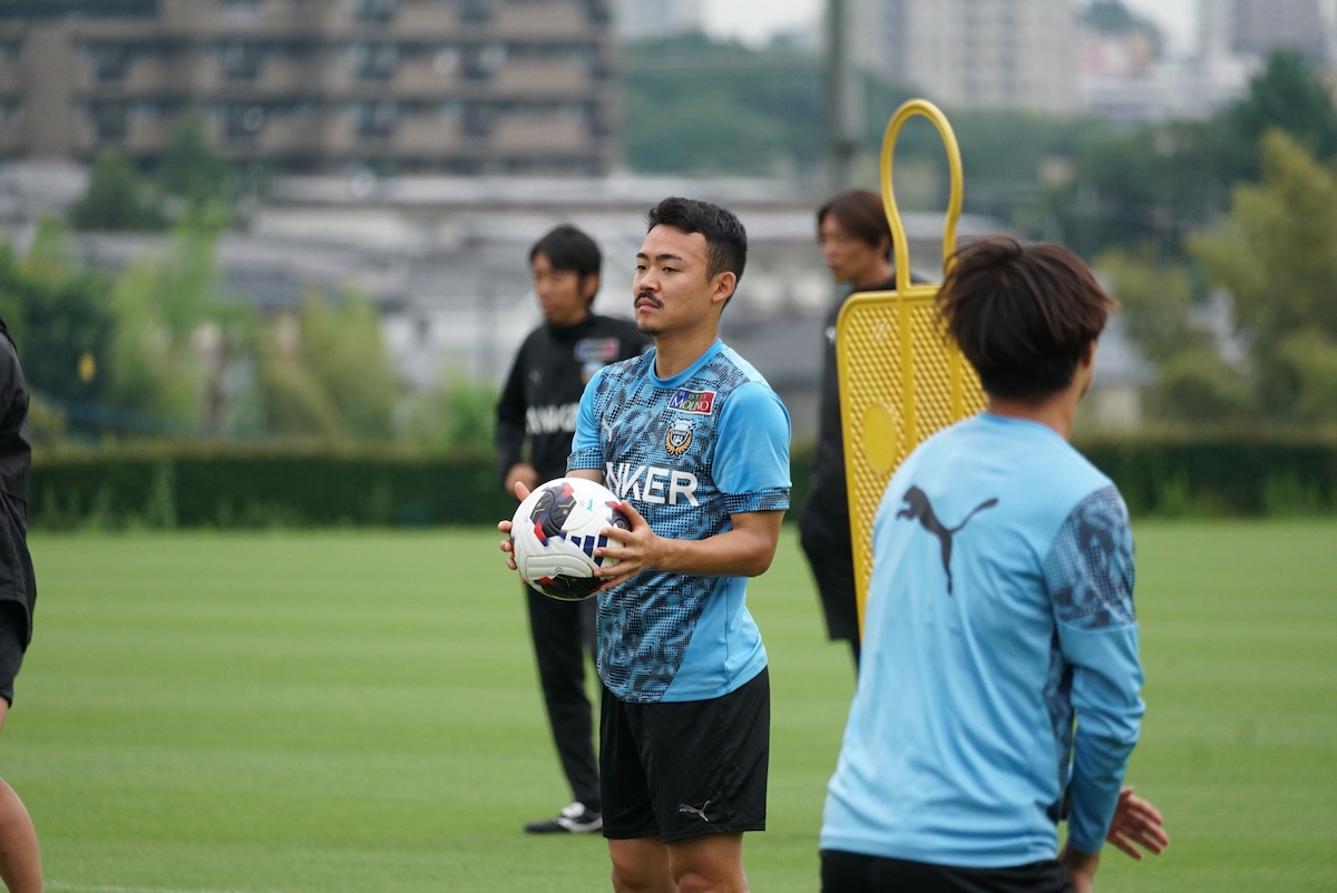etotakashi's tweet photo. 中村憲剛ヘッドコーチ、練習内容を丁寧に説明／7月5日の練習レポート【麻生レポート】
https://t.co/UqnvYoe4PD #frontale #アディクト https://t.co/jBstzywlVg