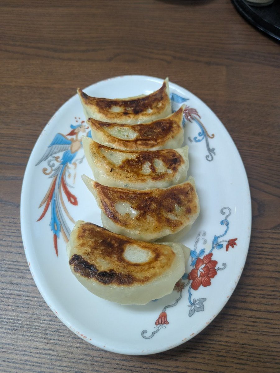 evo4hy's tweet photo. み今晩😺某所で兄と晩飯後カー用品店、ホームセンターに寄り帰国。
ワンタン麺＋餃子🤤いや〜美味😋
#hamaさんにラーメンを見せる会 
#赤城食堂 https://t.co/8ZGEcNAQsn