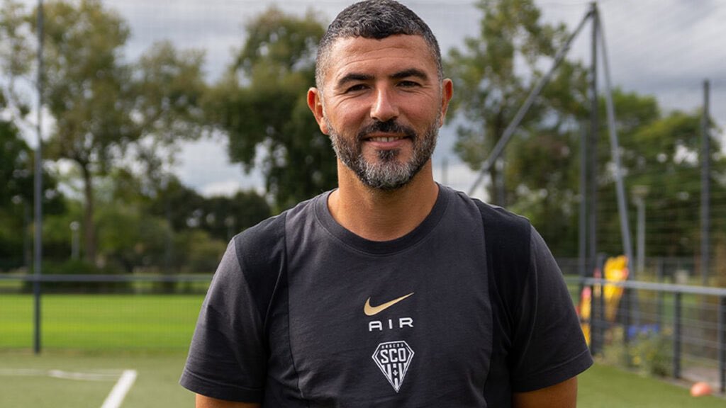 algeriactufoot_'s tweet photo. 🔴🚨 𝗘𝗫𝗖𝗟𝗨 | 𝗔𝗔𝗙 ✍️

Antar Yahia va succéder à Vladimir Petković au poste de sélectionneur de l’Algérie. 🇩🇿✅

Il ne reste plus que quelques détails administratifs à régler avant l’officialisation de sa nomination par la FAF. ⏳ https://t.co/meHHtVO24Z