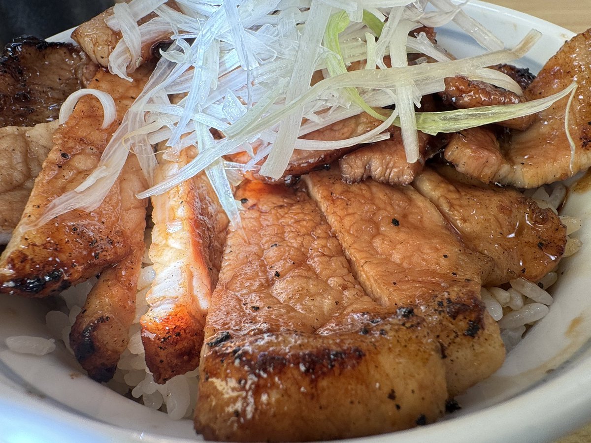 tats_dk's tweet photo. 帯広市内のいっぴんで豚丼
「豚ざんまい」

普段豚肉あまり食べないけど
帯広行くとだいたい豚丼食べてる。
十勝の豚肉は美味しい😊 https://t.co/t2dOWtCZIG