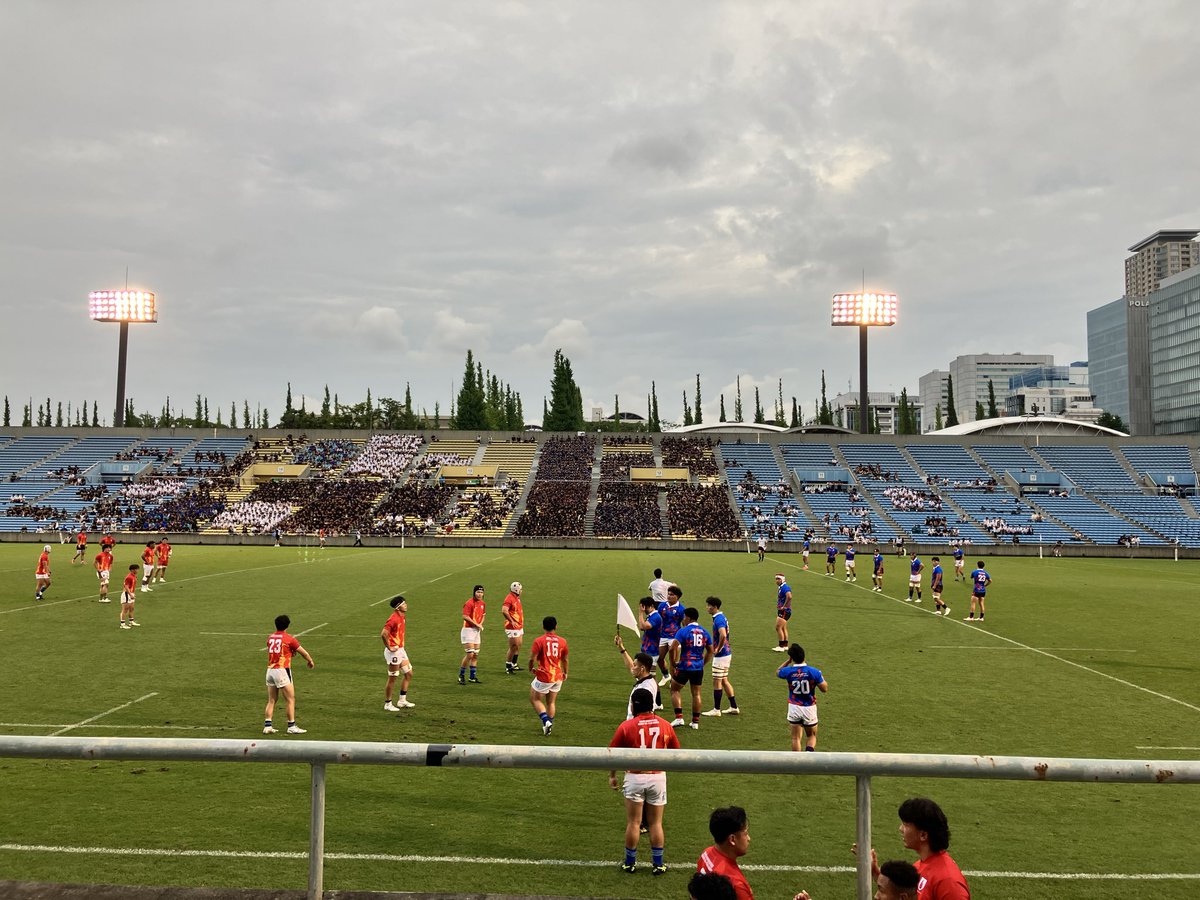 Reinettey's tweet photo. 本日も秩父宮ラグビー場にお邪魔🏉目の前での観戦、臨場感が半端ない。急遽 早稲田の選手の応援に📣会場歩いてたら某選手とバッタリ会ってびっくりしました笑笑🤭
#関東大学ラグビーオールスター https://t.co/Q2CwI6dyg5